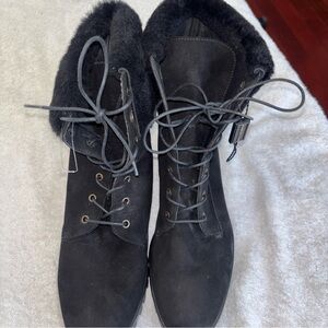 Stylish Black Lace-Up Boots with Fur Lining